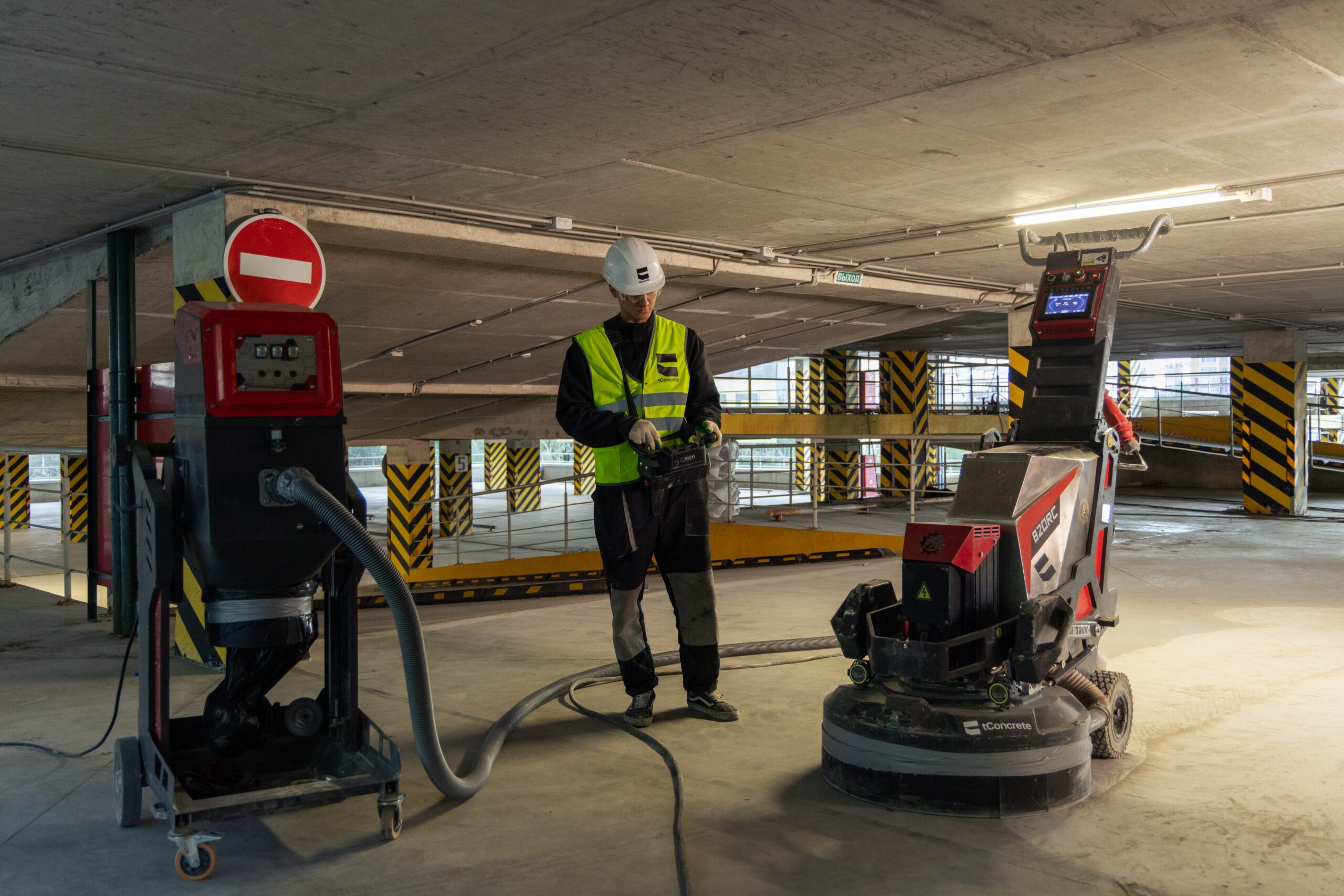 Grinding of concrete pavement